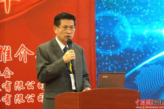 福建省食品工业协会秘书长林玉明表示,本届食博会的举办对推动福建省乃至全中国食品产业升级、品牌打造,拉动消费、促进贸易对接,促进全省乃至全国食品产业发展、行业交流和合作具有积极意义。陈丽霞摄 福建省食品工业协会秘书长林玉明表示,本届食博会的举办对推动福建省乃至全中国食品产业升级、品牌打造,拉动消费、促进贸易对接,促进全省乃至全国食品产业发展、行业交流和合作具有积极意义。陈丽霞摄