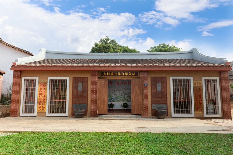 “多社融合助力乡村振兴”服务站主体近景.jpg