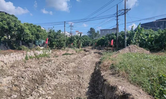 整治前的渔苏河,护岸老化破损,行洪能力不足